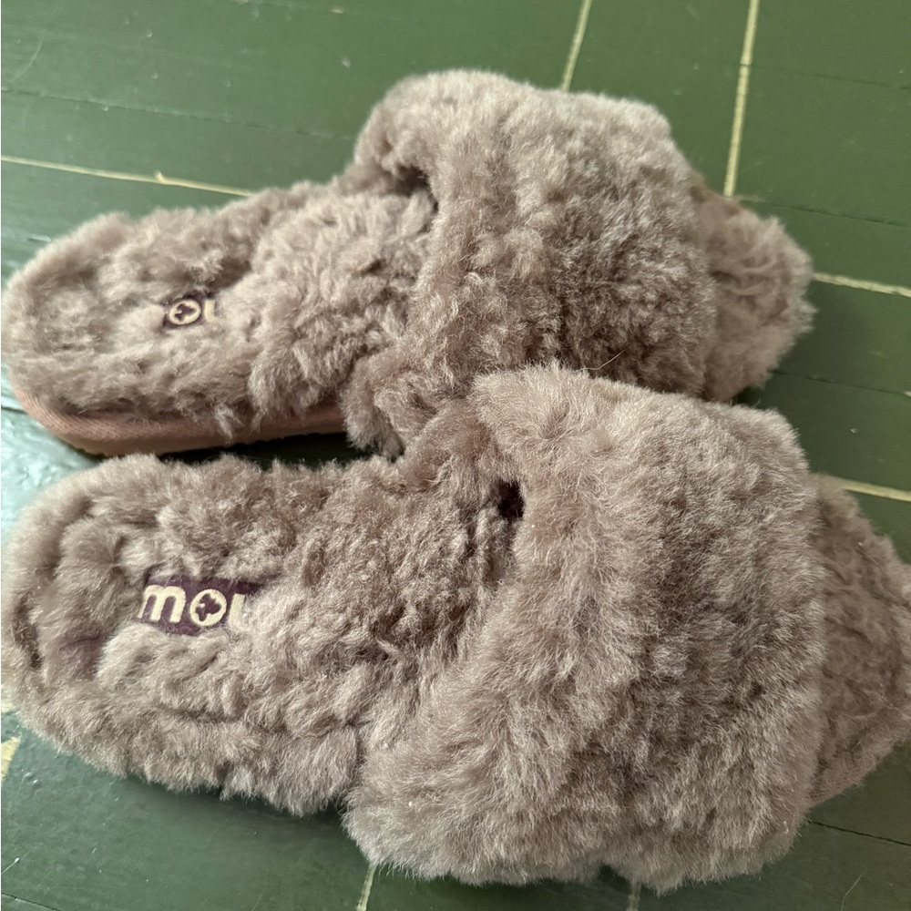 Mou Sheepskin Fur Slide Slipper in Elephant Grey - Picture 2 of 5